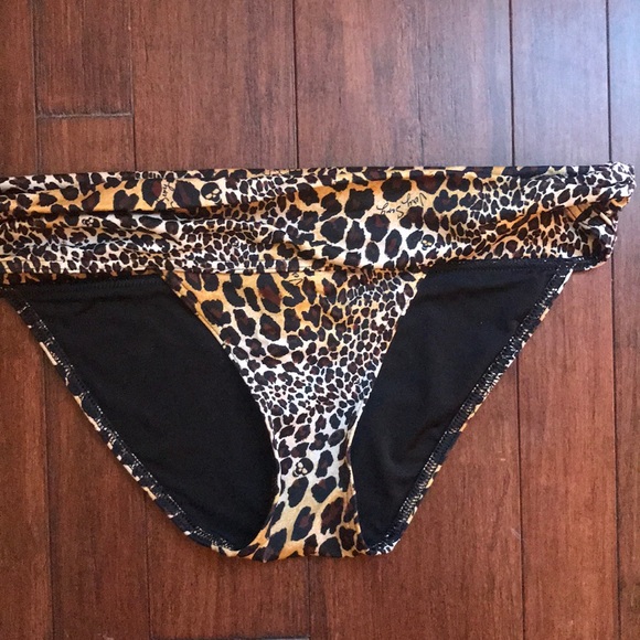 Bikini - Picture 4 of 5